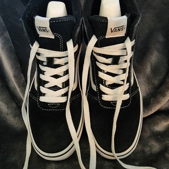 Vans - Picture 2 of 8